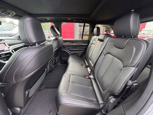 New 2026 Jeep Grand Cherokee Limited image 12