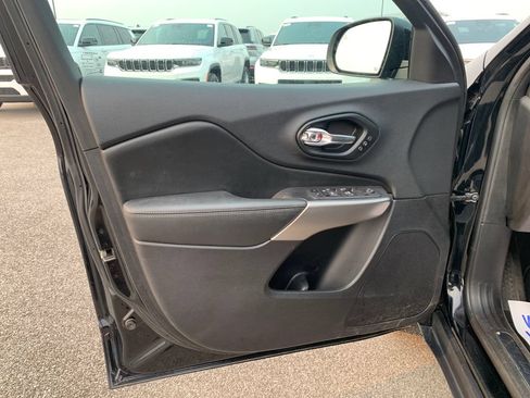 Used 2021 Jeep Cherokee High Altitude AWD/4WD image 16