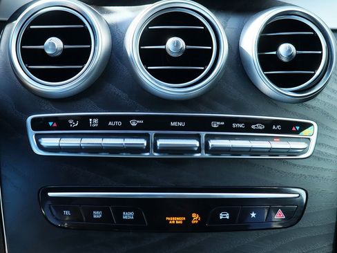 Used 2021 Mercedes-Benz GLC 300 4MATIC image 46