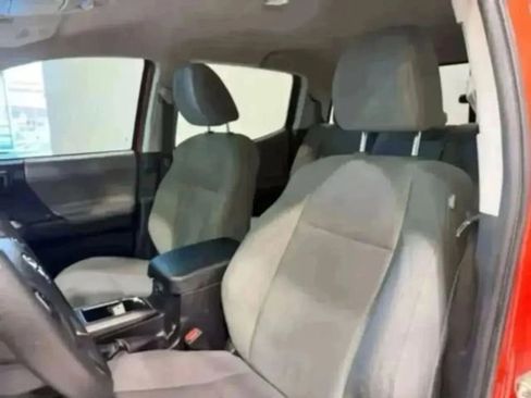 Used 2016 Toyota Tacoma SR5 w/ Towing Package image 50