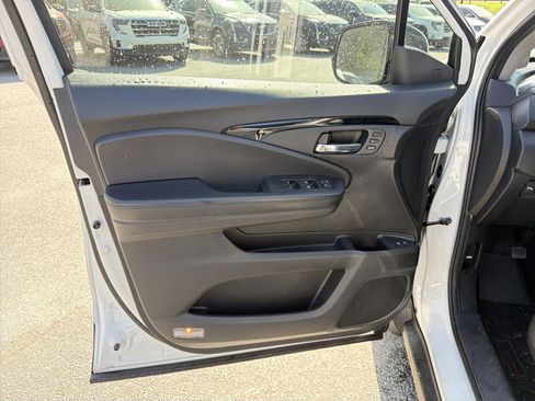 Used 2021 Honda Pilot Touring image 12