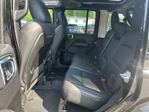 New 2025 Jeep Wrangler Unlimited Sahara AWD/4WD image 28