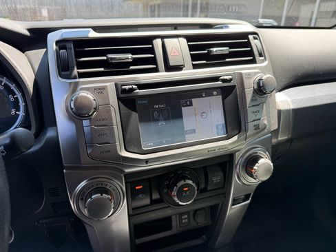 Used 2018 Toyota 4Runner SR5 Premium AWD/4WD image 16