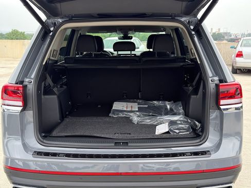 New 2026 Volkswagen Atlas SE FWD image 9