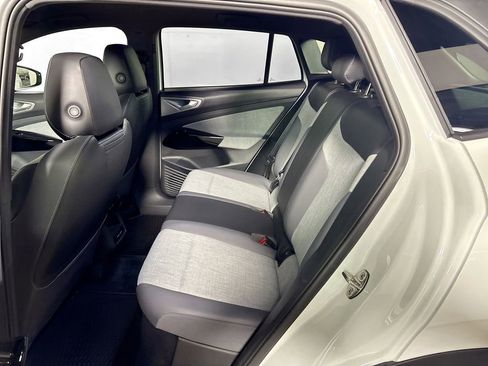Certified 2025 Volkswagen ID.4 Pro image 18
