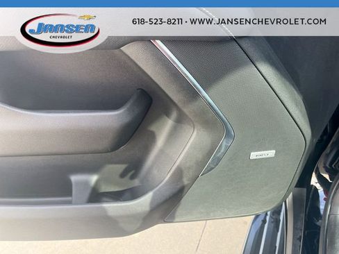 Used 2021 GMC Yukon XL SLT w/ SLT Premium Package image 24