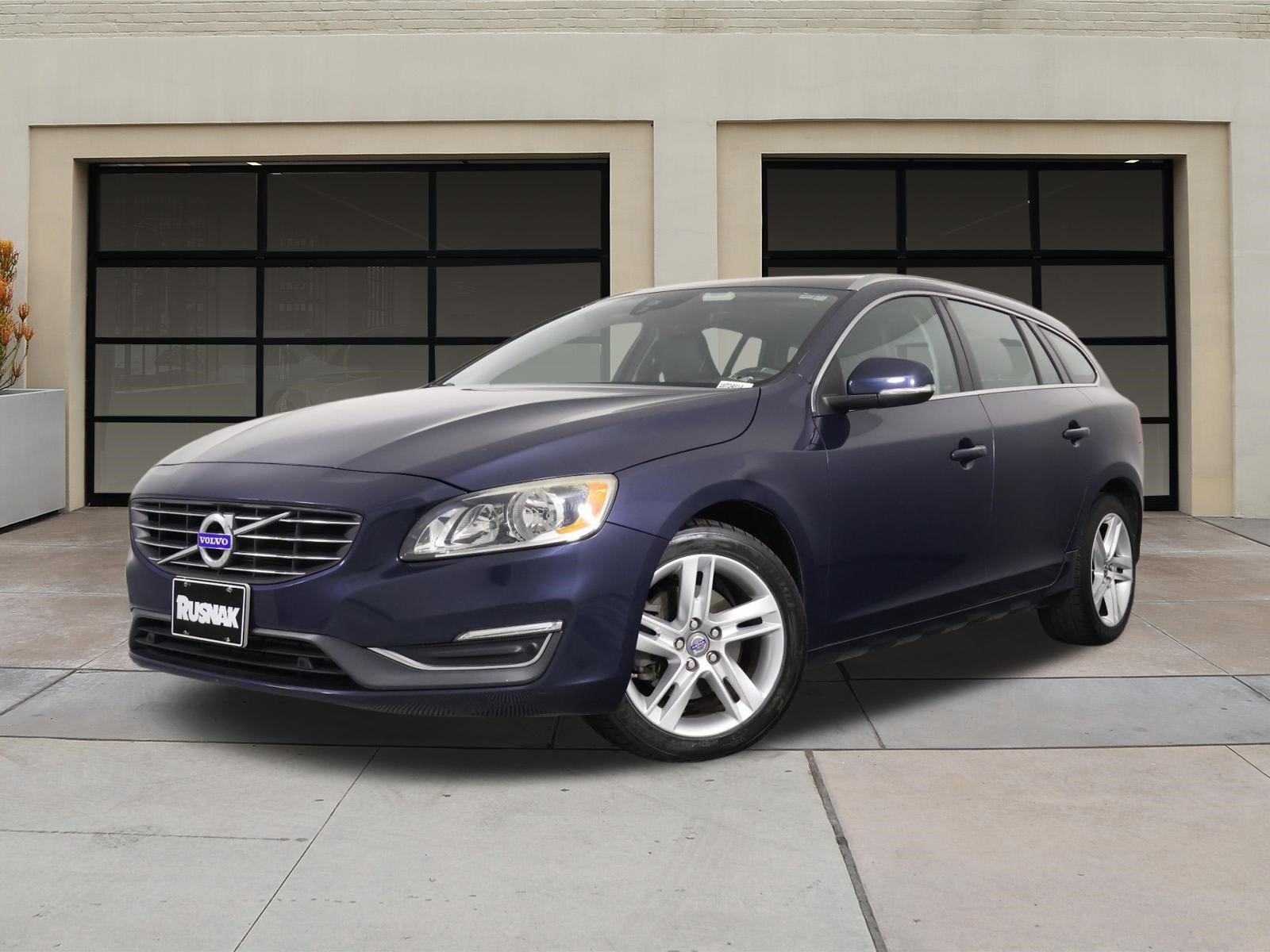 Used 2015 Volvo V60 T5 Premier w/ Convenience Package FWD image 3