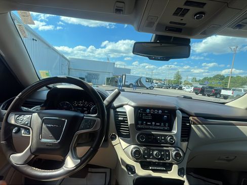 Used 2020 GMC Yukon Denali w/ Denali Premium Package AWD/4WD image 17