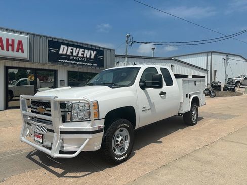 Used 2013 Chevrolet Silverado 2500 W/T AWD/4WD image 2