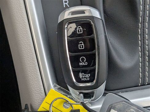 Used 2025 Hyundai Venue SEL image 29