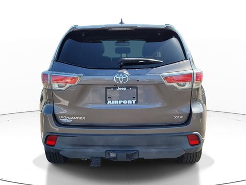Used 2015 Toyota Highlander XLE image 6