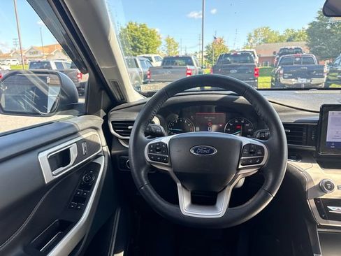 Used 2023 Ford Explorer XLT w/ Equipment Group 202A AWD/4WD image 14