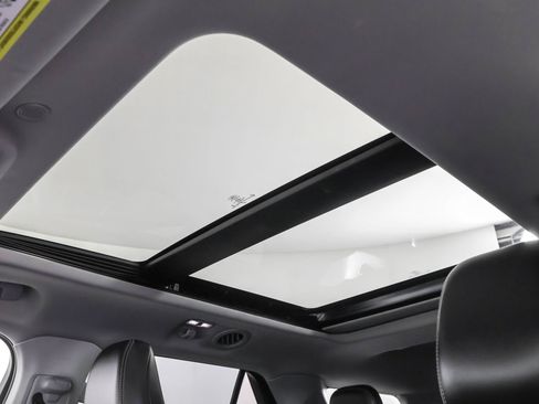 Used 2021 Ford Explorer XLT w/ Equipment Group 202A image 11