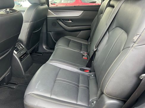 Used 2025 MAZDA CX-70 3.3 Turbo w/ Preferred Package AWD/4WD image 18