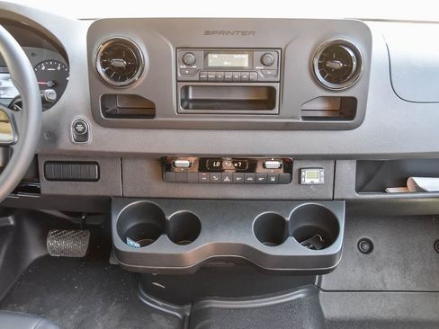 Used 2021 Mercedes-Benz Sprinter 2500 image 22