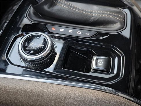 Used 2023 GMC Canyon Denali image 35