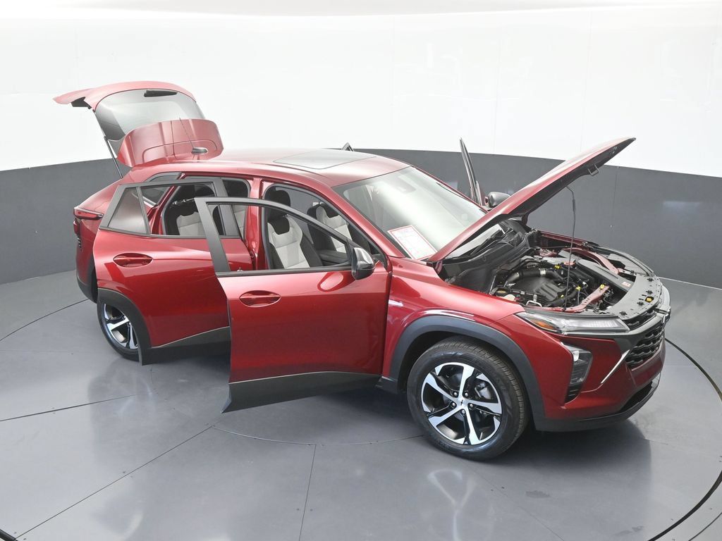 Used 2025 Chevrolet Trax RS w/ Sunroof Package FWD image 69