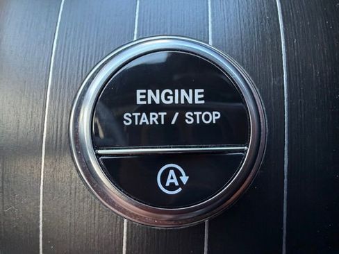 Used 2024 Mercedes-Benz GLC 300 4MATIC image 25