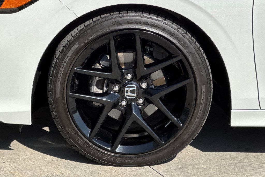 Certified 2025 Honda Civic Sport image 32