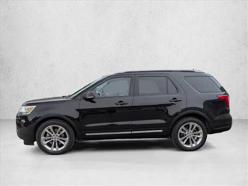 Used 2019 Ford Explorer XLT w/ Equipment Group 202A image 8
