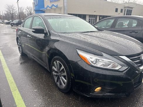 Used 2016 Nissan Altima 2.5 SV w/ Convenience Package image 1