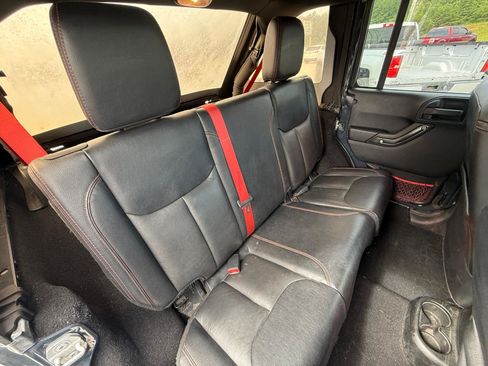 Used 2018 Jeep Wrangler Unlimited Rubicon AWD/4WD image 8