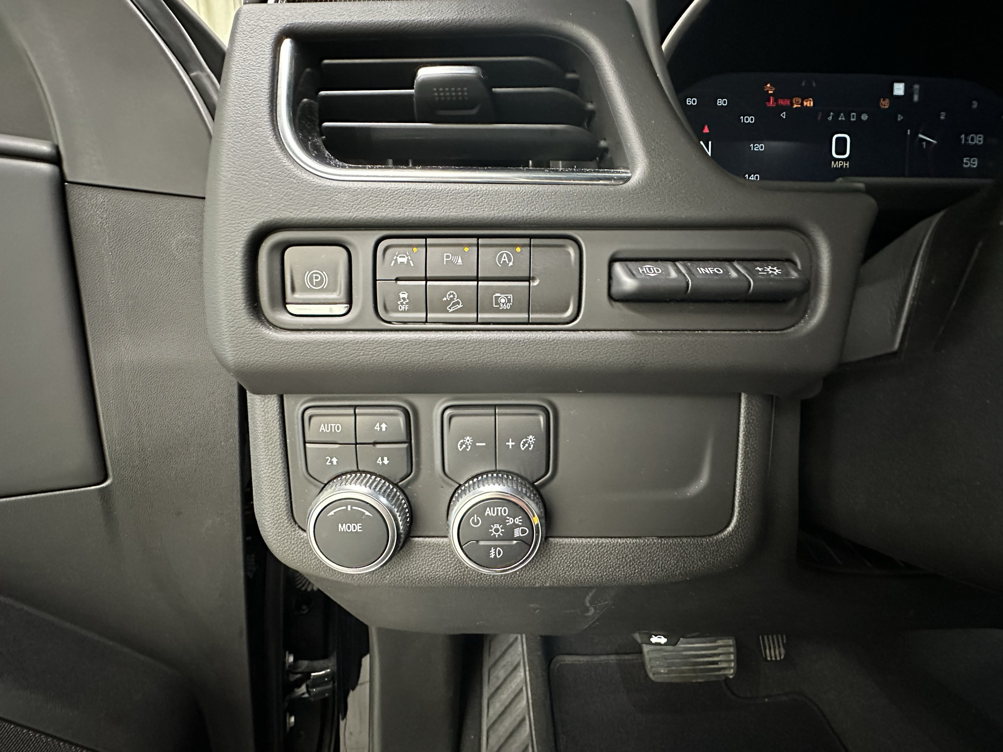 Certified 2023 GMC Yukon AT4 w/ Technology Package AWD/4WD image 27