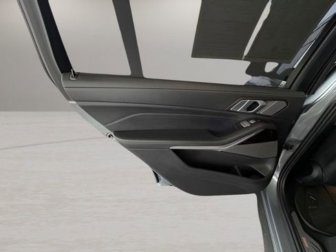 Used 2024 BMW X7 xDrive40i w/ Premium Package image 30