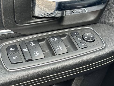 Used 2022 RAM 1500 Classic SLT image 11