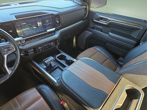 Used 2024 Chevrolet Silverado 1500 High Country image 11
