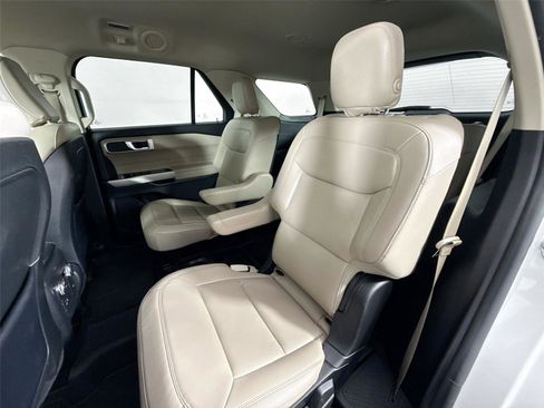 Used 2020 Ford Explorer XLT w/ Equipment Group 202A image 27