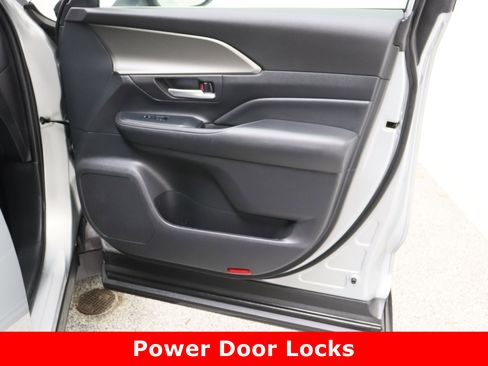 Certified 2025 Toyota Grand Highlander AWD image 38