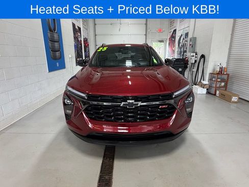 Used 2025 Chevrolet Trax RS w/ Driver Confidence Package FWD image 3