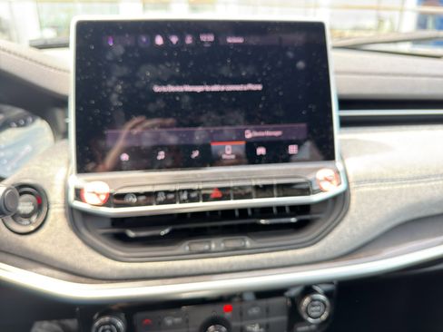 Used 2024 Jeep Compass Latitude image 9