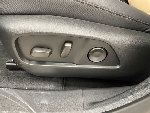 New 2025 Chevrolet Equinox ACTIV w/ Safety and Technology Package image 9