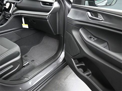 New 2025 Jeep Grand Cherokee Laredo X w/ Luxury Tech Group I image 24