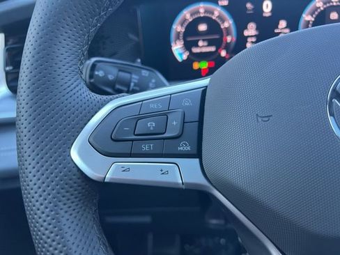 New 2026 Volkswagen Tiguan SE R-Line FWD image 16