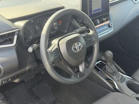 Used 2025 Toyota Corolla LE FWD image 11