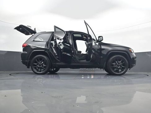 Used 2020 Jeep Grand Cherokee Altitude AWD/4WD image 33