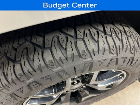 Used 2016 GMC Yukon SLT w/ Open Road Package AWD/4WD image 10
