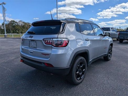 Used 2023 Jeep Compass Trailhawk image 4