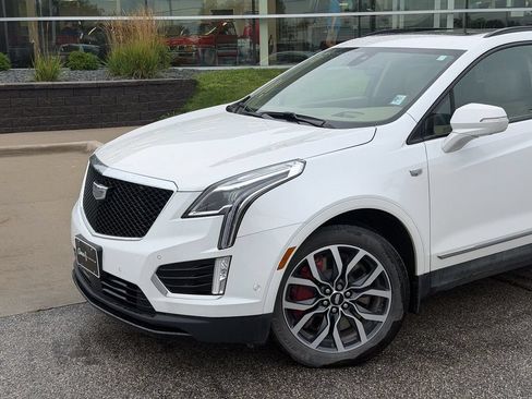 Used 2024 Cadillac XT5 Sportv w/ Platinum Package AWD/4WD image 2