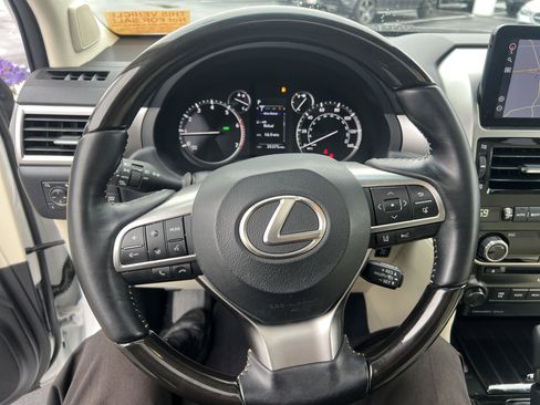 Used 2022 Lexus GX 460 Premium w/ Premium Package image 18
