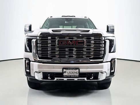 Used 2025 GMC Sierra 3500 Denali image 2