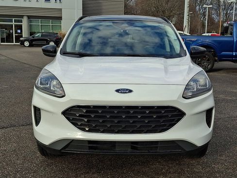 Certified 2022 Ford Escape SE w/ SE Sport Appearance Package image 3