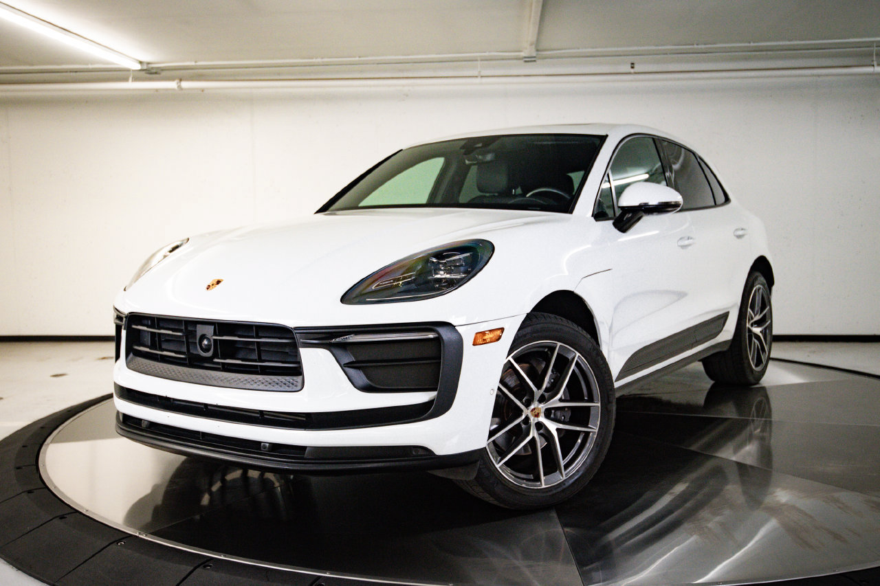 Certified 2023 Porsche Macan AWD/4WD image 1