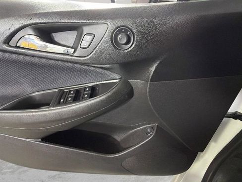 Used 2018 Chevrolet Cruze LS FWD image 23