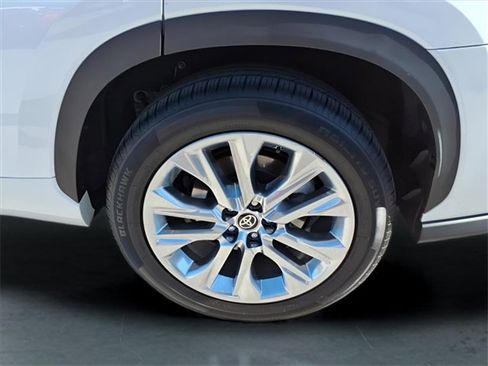 Used 2023 Toyota Highlander Limited image 7