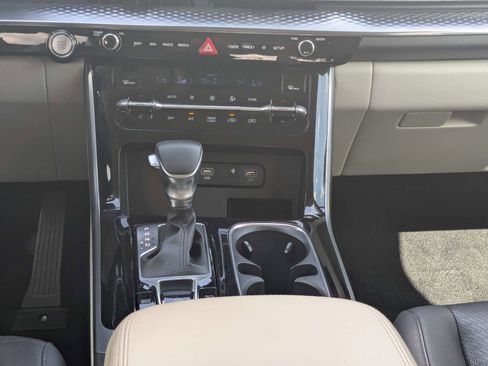 Used 2023 Kia Carnival SX Prestige FWD image 23