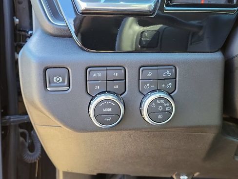 Used 2025 GMC Sierra 2500 SLT w/ Texas SLT Premium Package AWD/4WD image 21